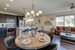 New Luxury Chalet 135 I Hot Tub I Great Views I Best Price I FREE Adventures Daily - 冬季公园