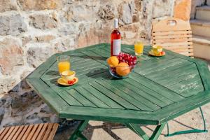 One-Bedroom Apartment Przno room in Apartments Bigovo Veljic