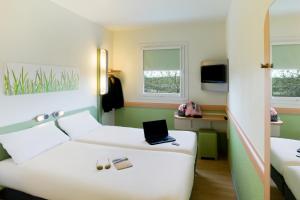 Standard Room with 2 Single Beds room in Ibis Budget Madrid Centro Las Ventas