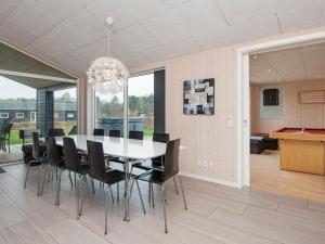 Five-Bedroom Holiday Home room in Holiday Home Skovsøen V