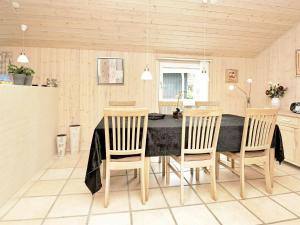 Three-Bedroom Holiday home in Oksbøl 28