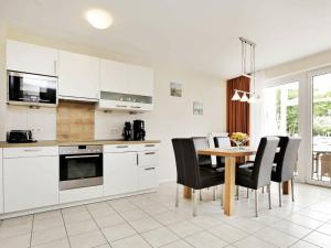 4 person holiday home in Gro enbrode