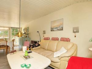 6 person holiday home in Glesborg-By Traum