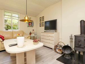 6 person holiday home in Glesborg-By Traum