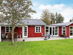 Three-Bedroom Holiday Home  room in Holiday Home Tjørnelunden