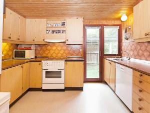 6 person holiday home in Ebeltoft