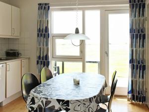 Modern Holiday Home in H jer Near Sea
