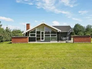 Three-Bedroom Holiday home in Storvorde 19 - Dokkedal