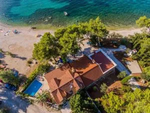 Deluxe Villa Sirena on the beach with Pool - 米尔希