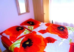 ZUM WOHLFÜHLEN FERIENWOHNUNG FÜR MAX 5 ERWACHSENE und 1 Kind, Schwimmbad vor der Tür, Tiere erlaubt