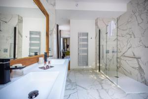 Hotels Hotel La Garenne : photos des chambres