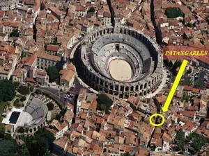 Appartement avec patio,2 chambres,Patangarles - Arles