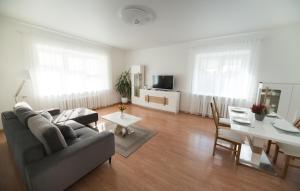 Petro delux apartments center