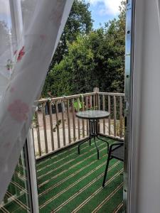 Cosy Snug Room - Near Lyme Regis - Private Balcony with Country Views & Free Parking
