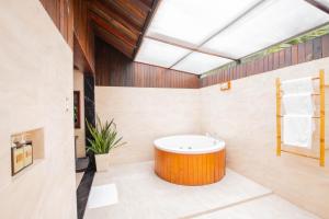 Diamond Bay Resort & Spa