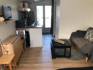 Studio indépendant près cap canaille avec terrasse