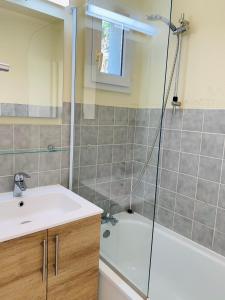 Villages vacances Lagrange Grand Bleu Vacances – Residence Le Village des Aloes : Appartement (6 Adultes) - Vue sur Mer