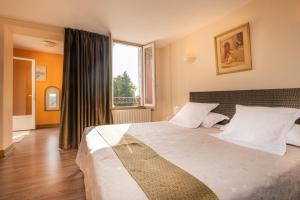 Hotels Logis Hotel Restaurant Le Coq Hardi : photos des chambres