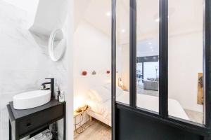 Appartements Luxurious and Cosy Apt in the center of Paris 14 : photos des chambres