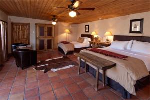 Superior King Queen Suite room in The Maverick Inn