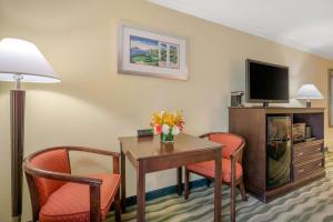 King Suite room in Best Western Plus Palm Beach Gardens Hotel & Suites and Conference Ct