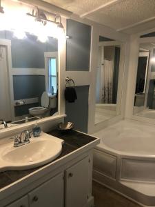 Beaufort SC New Renovation, Close to Parris Island, Historic Downtown, Beautiful Beaches, Sleeps 8