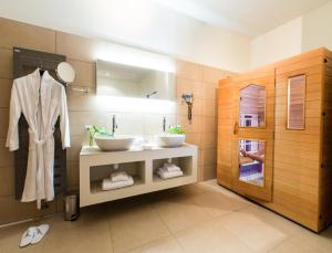 Hotels Hotel Spa Marotte : Suite avec Sauna