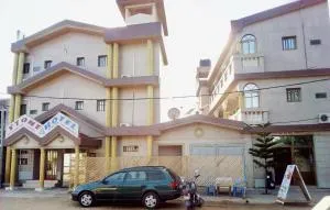 Stone Hotel - Baguida