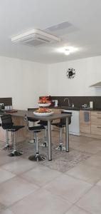 Appartements Appartement Duplex Totalement Meuble et Equipe : photos des chambres