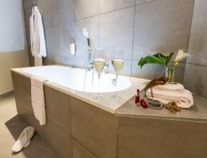 Hotels Hotel Spa Marotte : Appartement