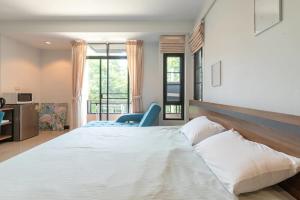 Loft Style Townhouse Near Old City