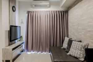 Bright 2BR Apartment at Paramount Skyline By Travelio