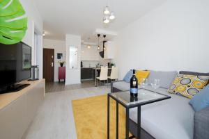 Crossroads Apartment