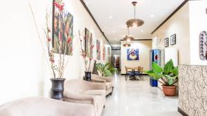 RedDoorz Plus near Rizal Junction