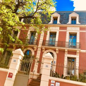 Hotels Hotel des Arceaux : photos des chambres