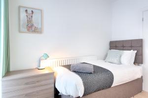 4-Bed Contractor Home - Garden - Near M4 & City