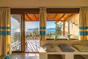 Paralio Astros Beachfront Suites - Xiropigado