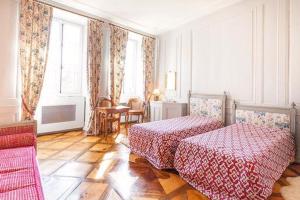 B&B / Chambres d'hotes CHATEAU MONTALEMBERT Maiche : photos des chambres