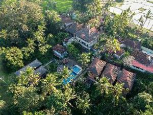 Puri Saron Hotel Madangan - Gianyar
