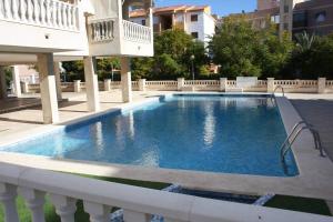 Fantástico apartamento con piscina