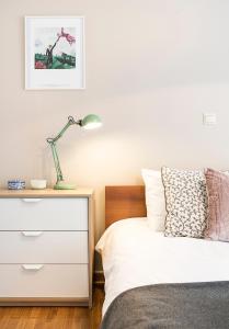 1 KM from The Acropolis 1 Bedroom Apt Netflix And Washing Machine