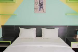 Elegant and Comfy 1BR Green Central City Glodok Apartment By Travelio