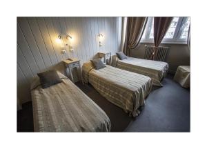 Hotels Hotel De Londres : Chambre Familiale (2 Adultes + 3 Enfants)