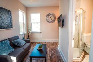 Beautiful Guest House on New Built Home Near Downtown