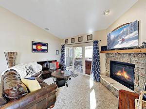 Two-Bedroom Townhouse room in New Listing! End-Unit Townhome With Private Hot Tub Townhouse