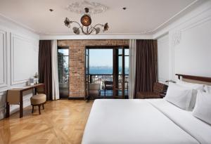 Deluxe Double Room with Balcony and Sea View room in Georges Hotel Galata
