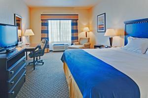 Standard King Room room in Holiday Inn Express Delano Highway 99 an IHG Hotel