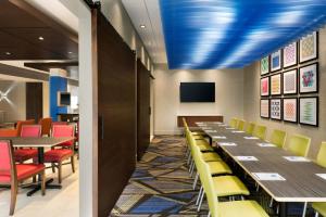 Holiday Inn Express & Suites - Fort Wayne North by IHG