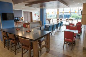 Holiday Inn Express & Suites - Fort Wayne North by IHG