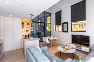 Bond Quarter Loft